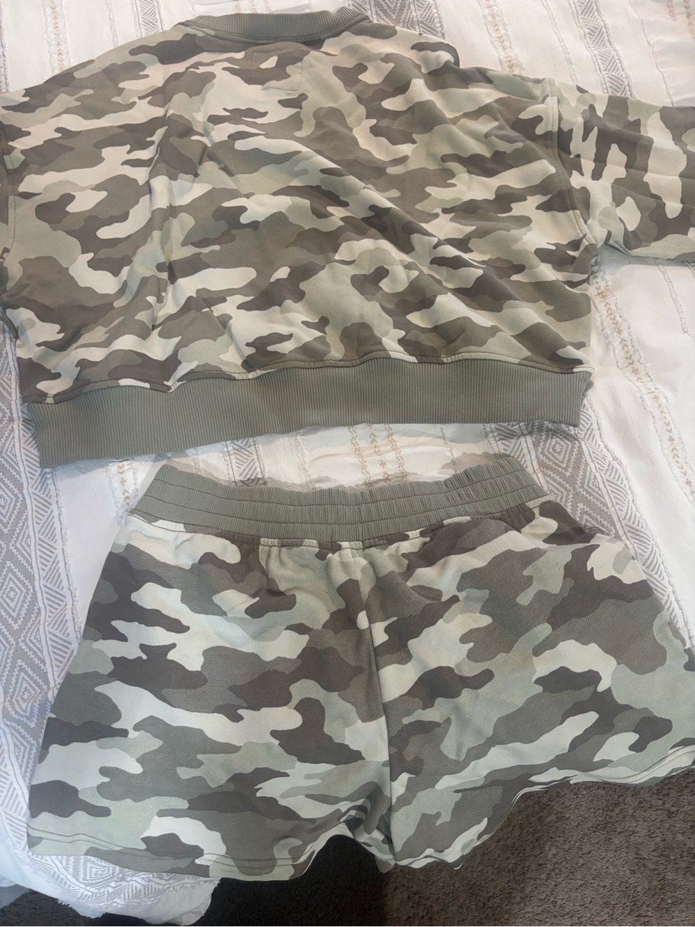 aerie Olive and Cream Camo Lounge Set - Picture 4 of 6